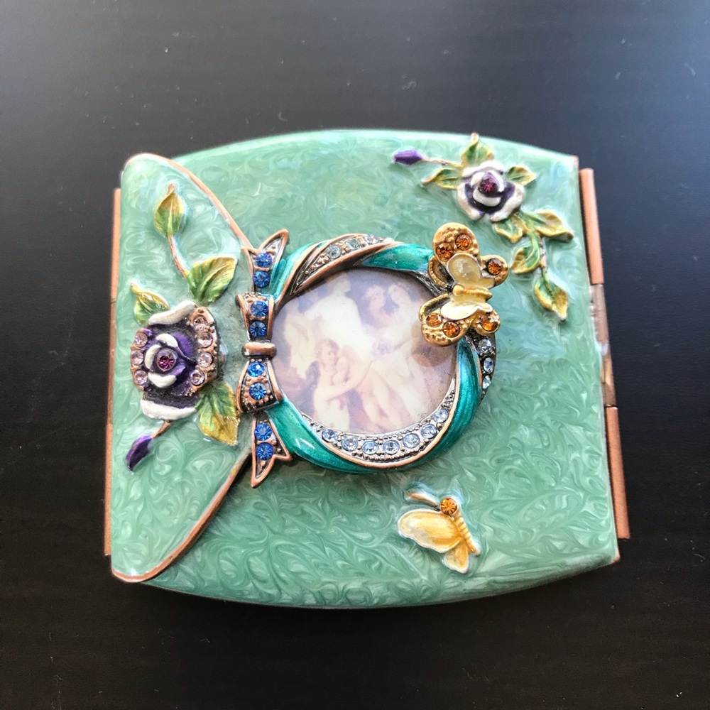 Enameled mirrored compact